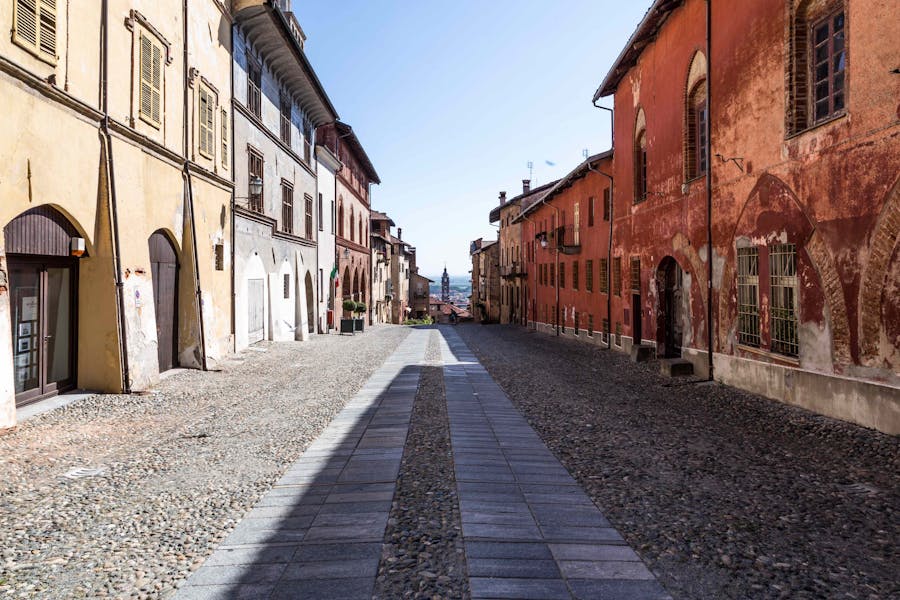 Saluzzo full day guided tour