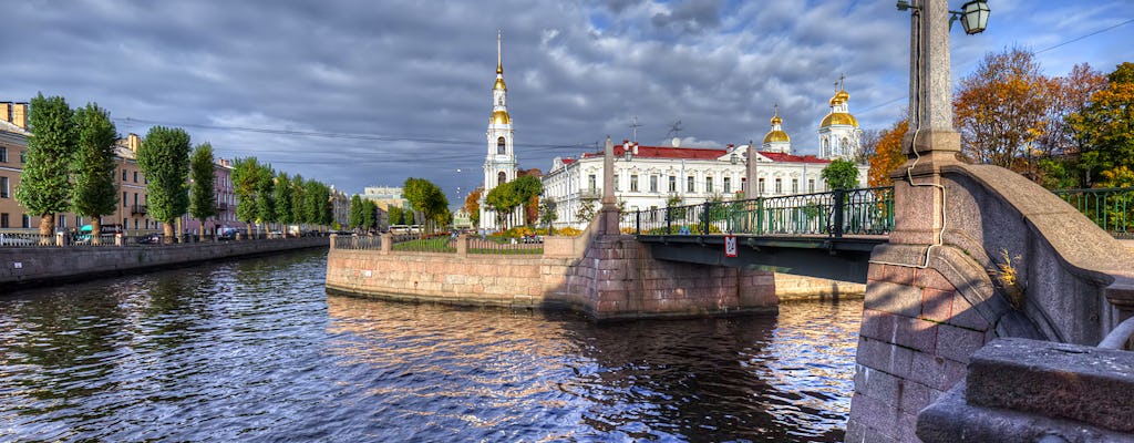 Paseo en barco por los canales de San Petersburgo