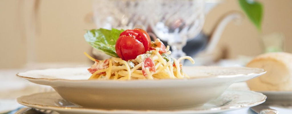 Déjeuner ou dîner et émission de cuisine dans la maison de Cesarina à Naples