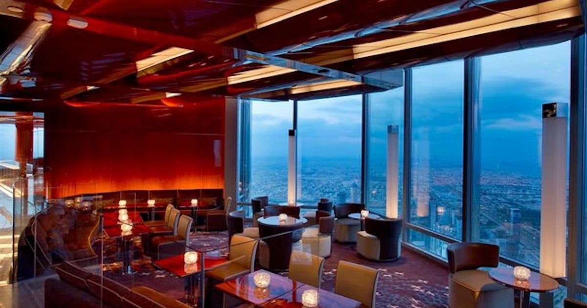 Fruhstuck Oder Mittagessen In Der Burj Khalifa At Mosphere Lounge In Dubai
