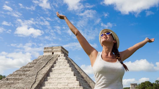 Excursão de dia inteiro a Chichen Itza e Valladolid com mergulho no Cenote e almoço