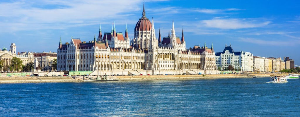 Parlementsverkiezing in Boedapest met toegang tot het oorlogsschip en rondvaart door de rivier