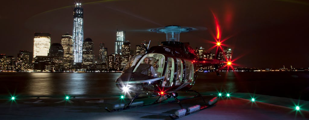 Lot helikopterem z New Jersey nad oświetlonym Nowym Jorkiem