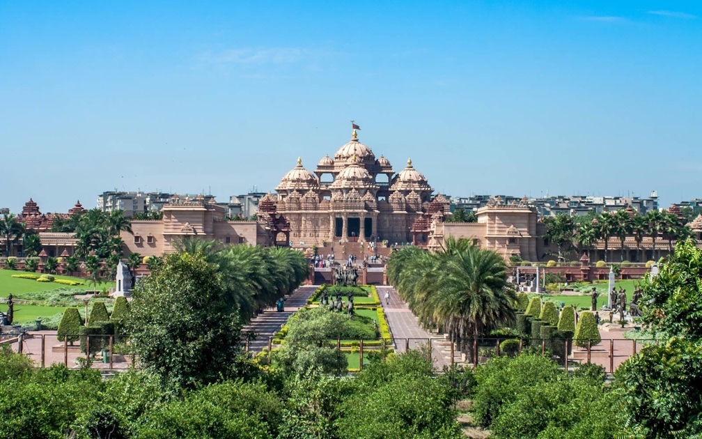 Akshardham Temple private evening tour with musical fountain show ...