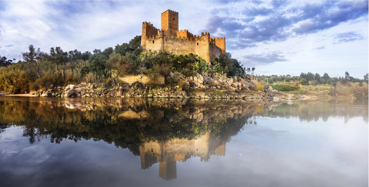 Knights Templar private tour from Lison: Tomar, Almourol and Dornes ...