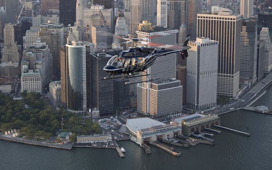 Lot helikopterem nad Górnym Manhattanem