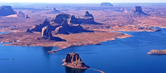 Excursão aérea Skyview Horseshoe Bend e Lake Powell saindo de Page