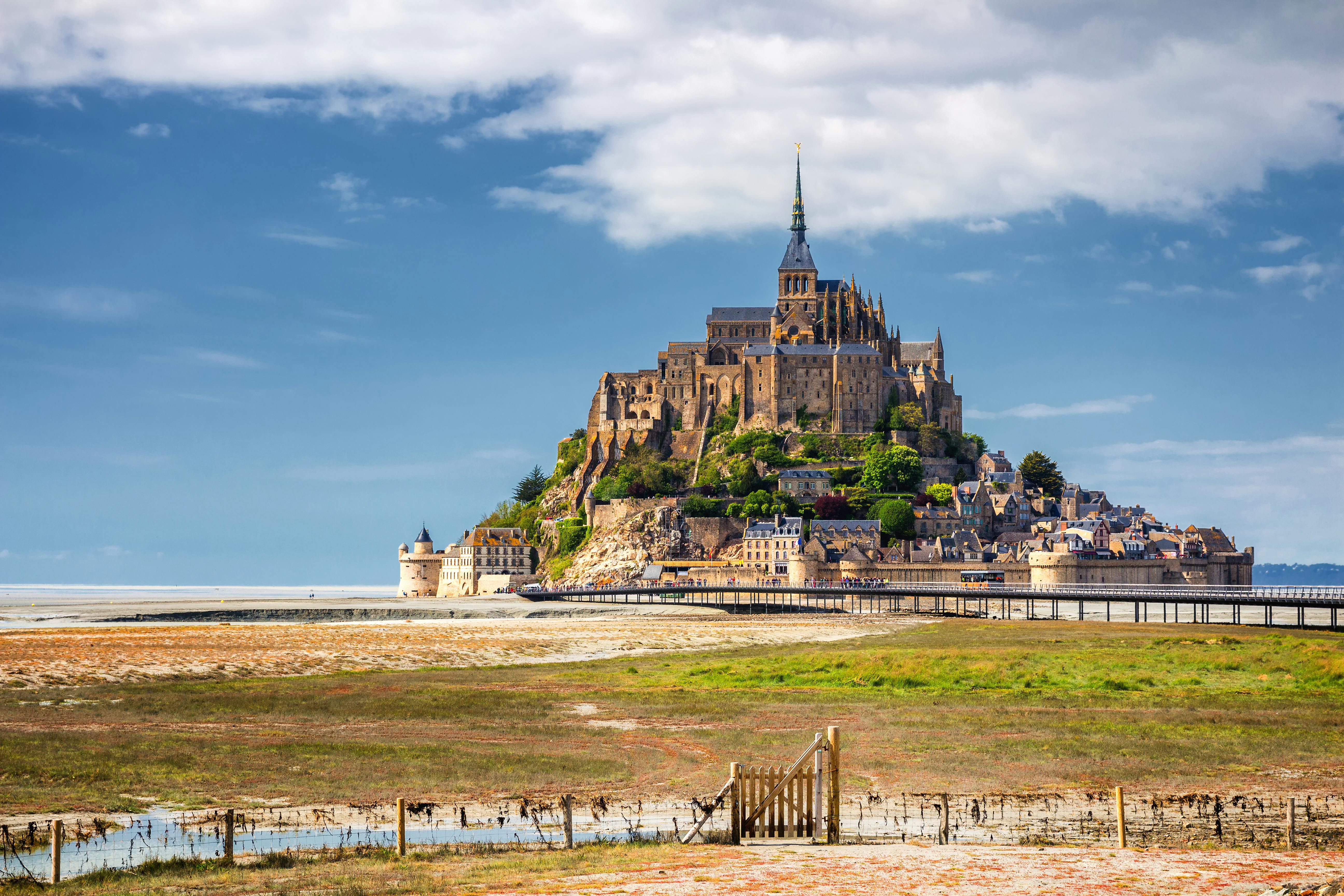 Dwudniowa wycieczka do Mont Saint-Michel oraz zamków w Dolinie Loary i degustacja win z Paryża