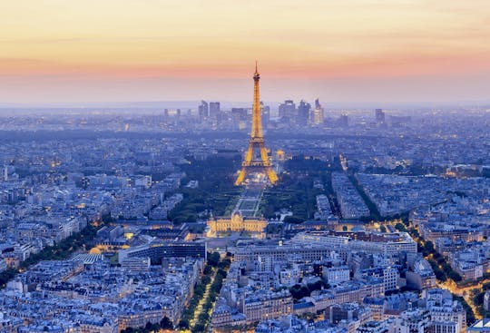 Visite guidée nocturne de la Tour Eiffel avec billet coupe-file
