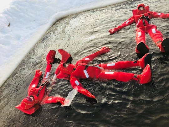 Excursión de un día al Ártico con pesca en hielo y flotación.