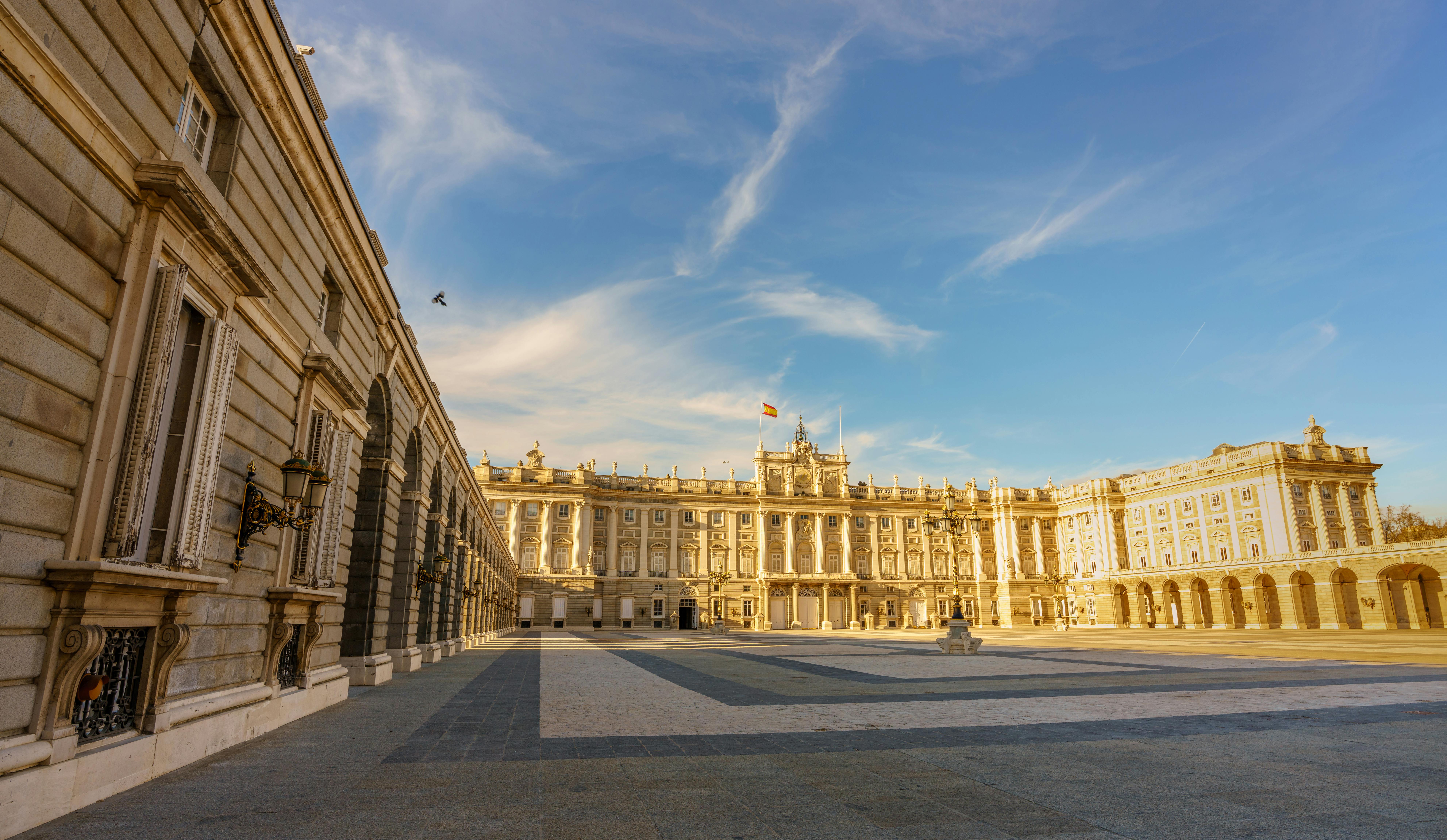Visite guidée du palais royal de Madrid et du parc du Retiro avec accès prioritaire