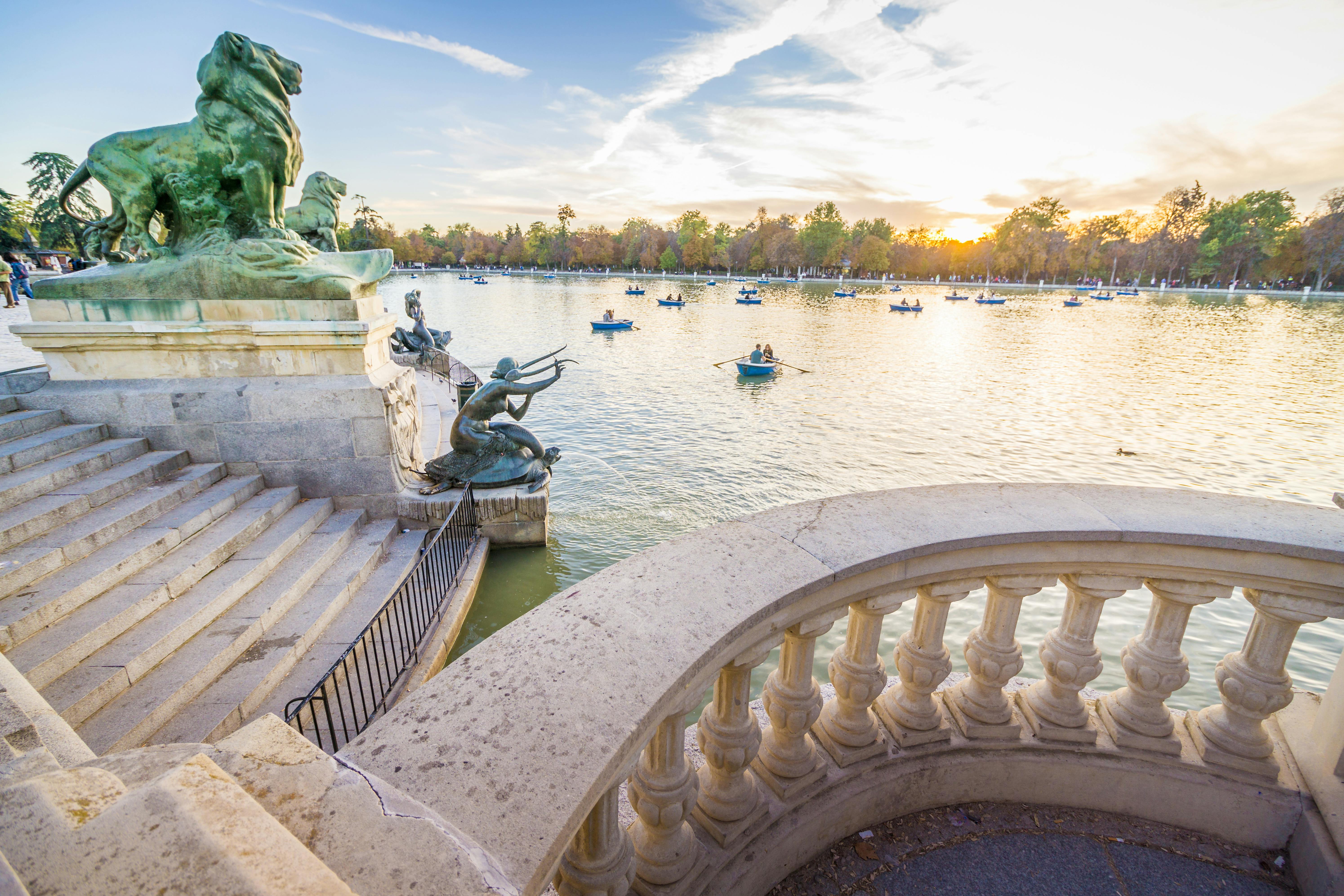 Entradas sin colas al Parque del Retiro y visita con un guía experto