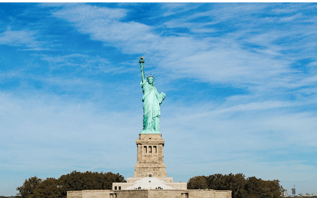 Tour della Statua della Libertà con accesso al piedistallo e visita a Ellis Island
