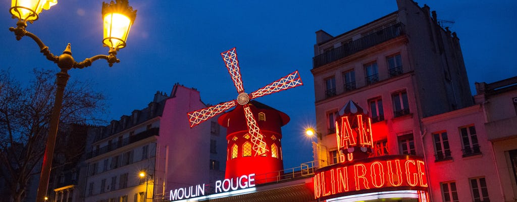 Paris bei Nachtbeleuchtung und Moulin Rouge Show