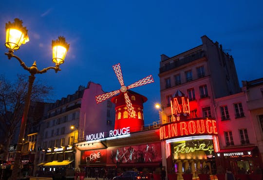 Tour della città illuminata e spettacolo al Moulin Rouge