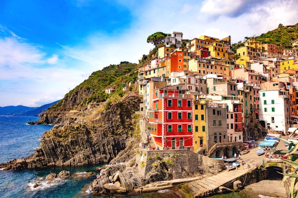 Odkrycie Cinque Terre w małej grupie VIP i ucieczka do winnicy z lunchem z owocami morza
