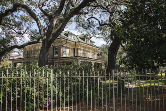 Garden District and Lafayette Cemetery Tour