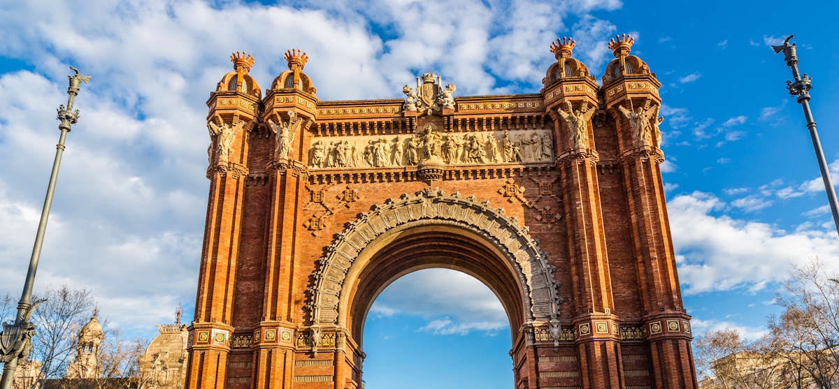 Tours and guided visits to Barcelona's Arc de Triomf musement