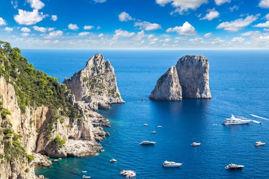 Wycieczka po morzu Sorrento i zwiedzanie miasta Capri