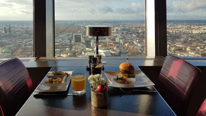 Entrada sin colas a la Torre de la TV de Berlín con comida de 2 platos en el círculo interior
