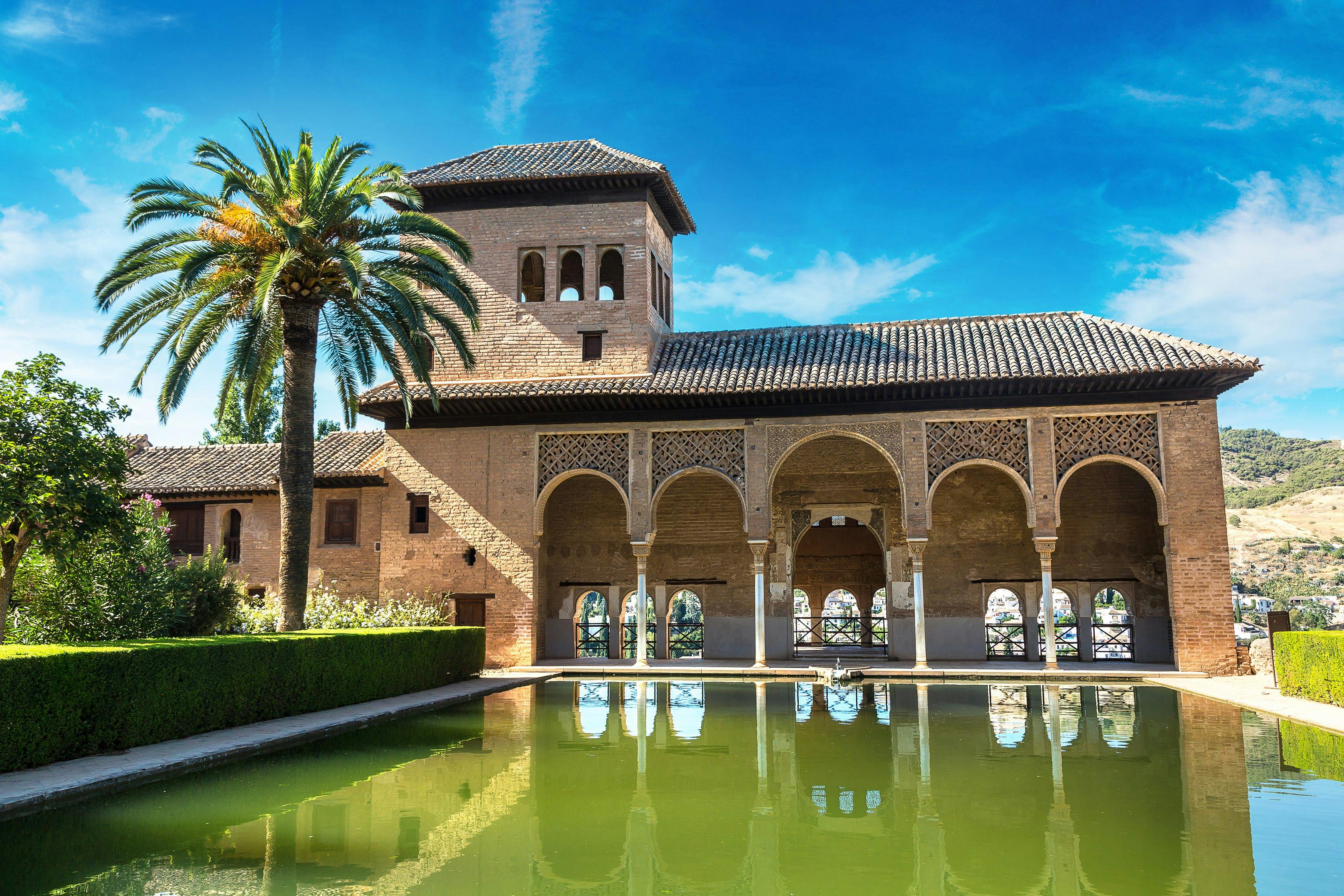Tour am Nachmittag durch die Alhambra mit Tickets ohne Anstehen und  optionalem Transfer