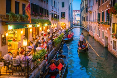 Grand Canal by Gondola tour with singer and dinner