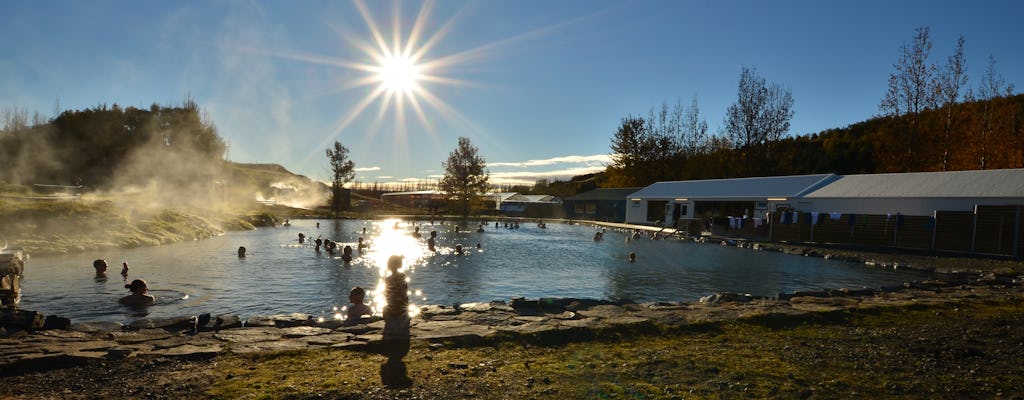 Tour en círculo pequeño de Golden Circle con boleto de entrada a Secret Lagoon