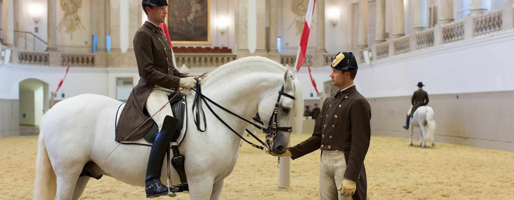 Poranne ćwiczenia Hiszpańskiej Szkoły Jazdy w Wiedniu