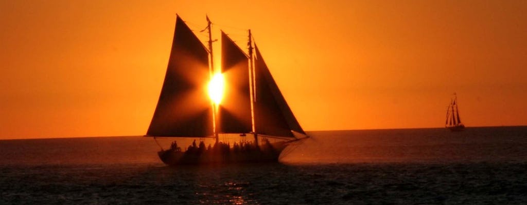 Langkawi cruise bij zonsondergang