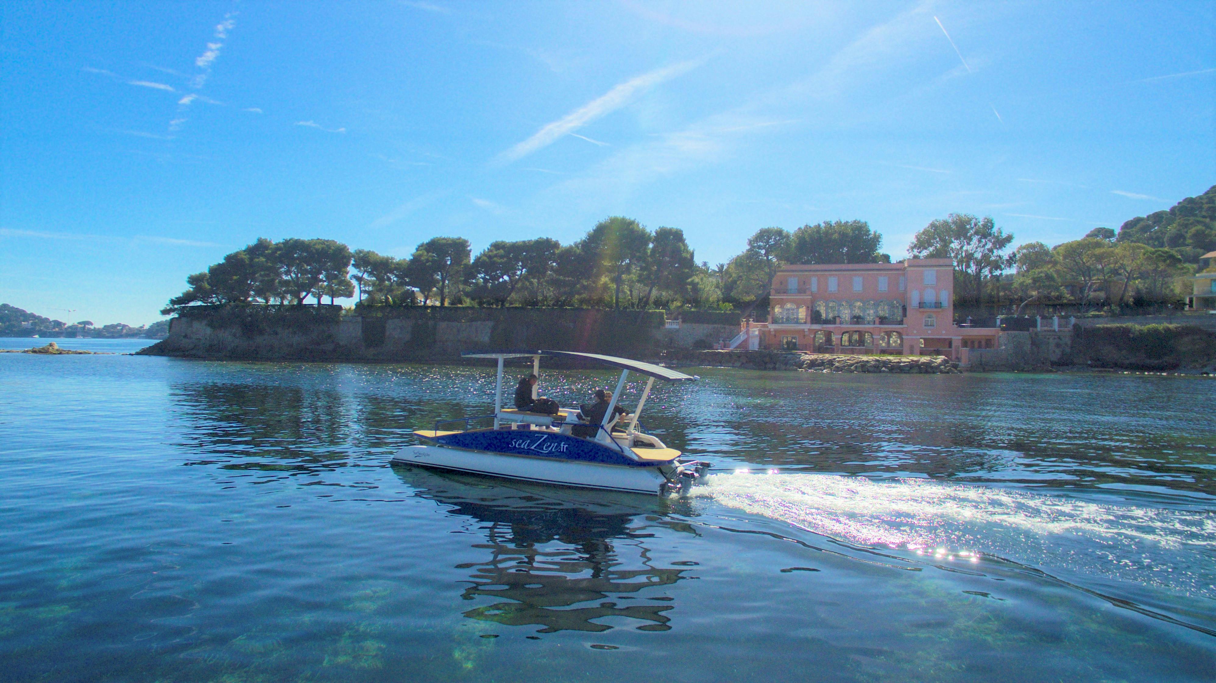Solarbetriebene Bootsfahrt an der französischen Riviera