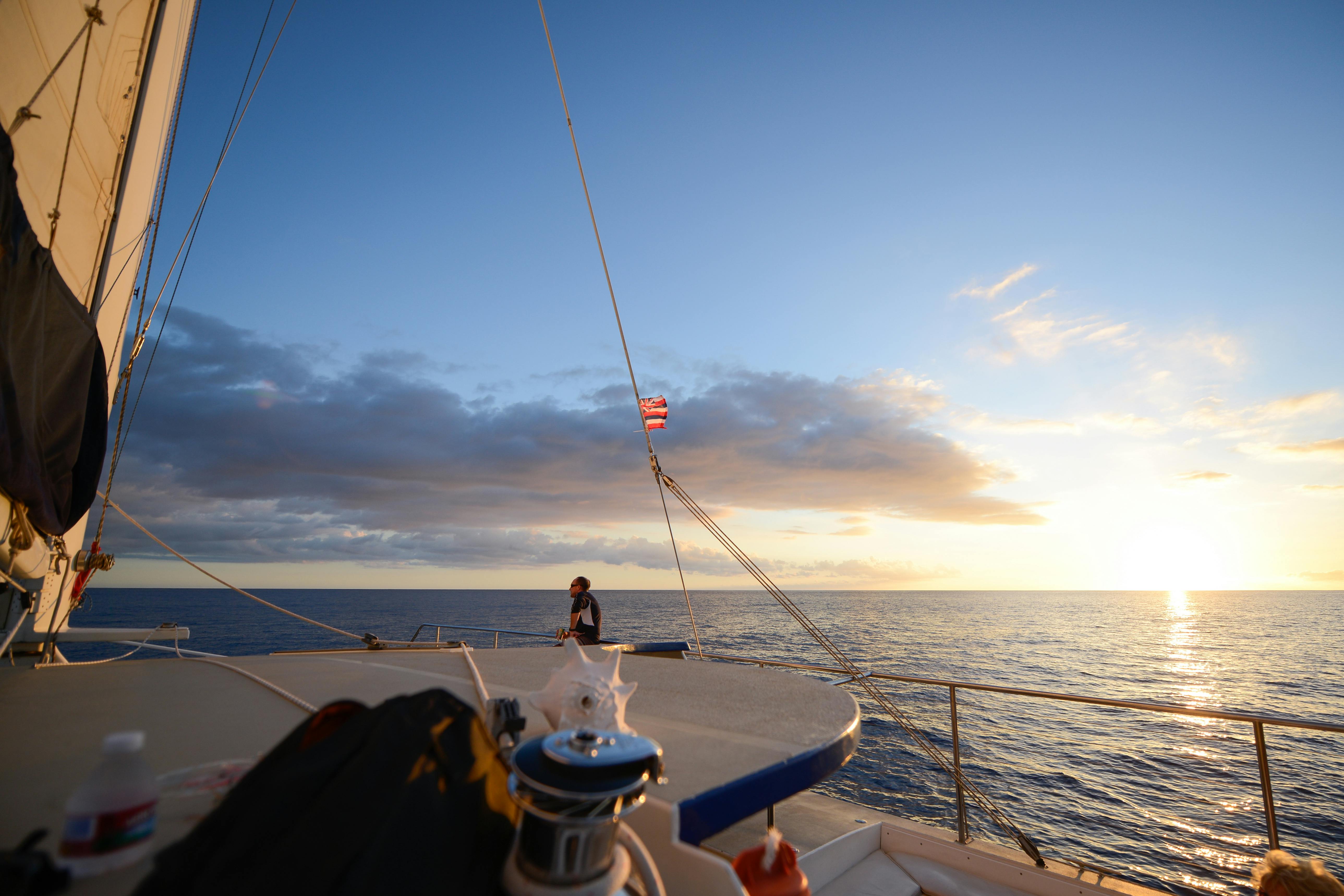 Hawaii catamaran zonsondergang zeilexcursie