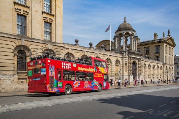 Excursão turística em ônibus panorâmico pela cidade de Oxford com Carfax Tower opcional