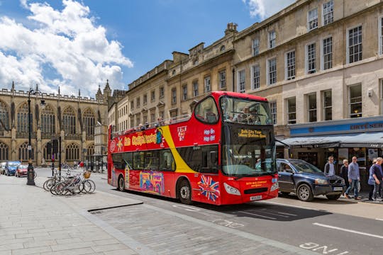 Stadtrundfahrt mit Hop-on-Hop-off-Bus durch Bath