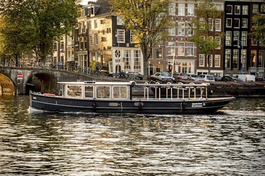 Amsterdam canal cruise with live German commentary