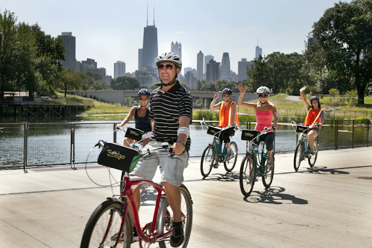 Chicago lakefront neighbourhood bike tour