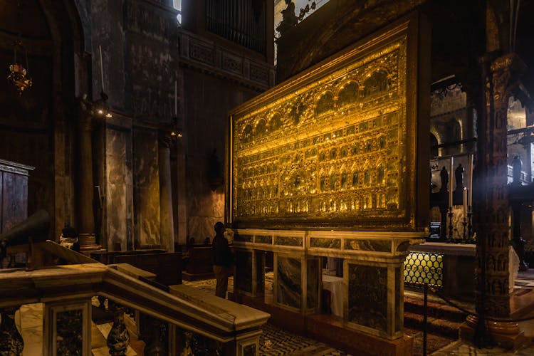 Walking tour of the Byzantine Venice with Golden Basilica skip-the-line tickets