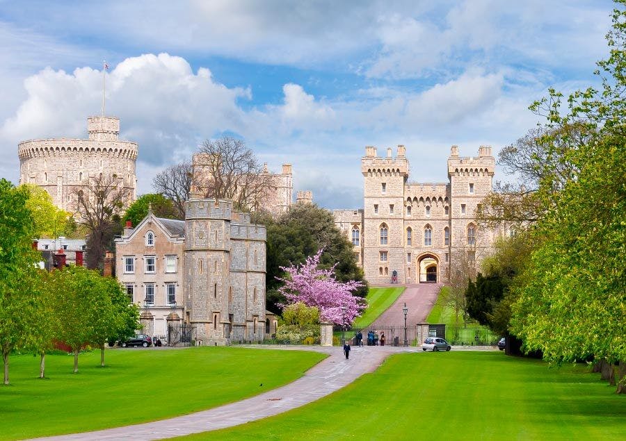 Small Group Tour of Windsor and Entry to Roman Baths and Stonehenge