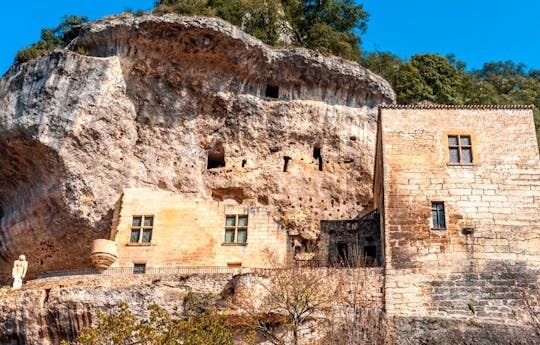Half-day shared tour of the Vezere Valley and Lascaux IV skip the line