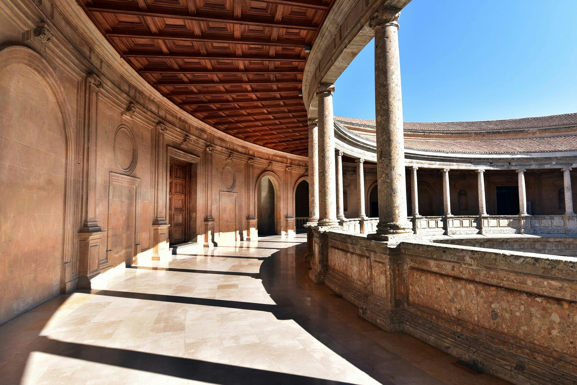 Zwiedzanie z przewodnikiem po Alhambrze w grupach maksymalnie 10-osobowych