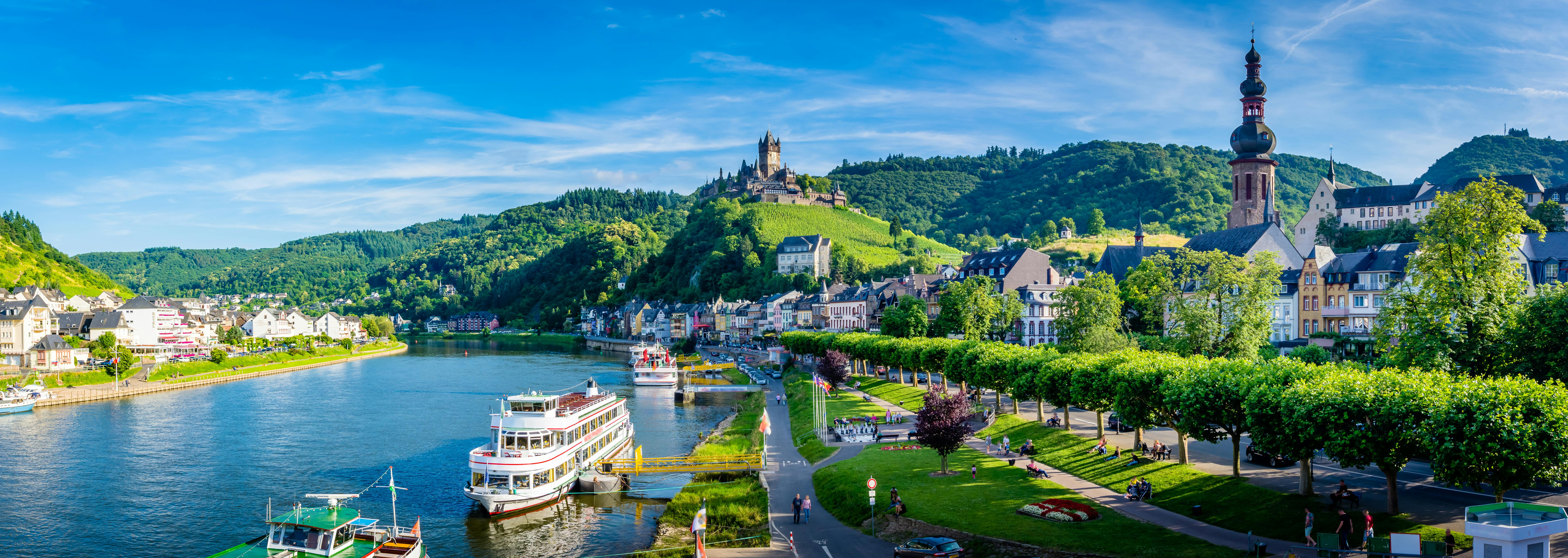 River Cruises Collection: Walking Tour Of Cochem