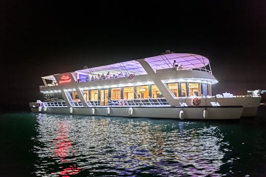Bådrundfart med middag i Dubai Marina