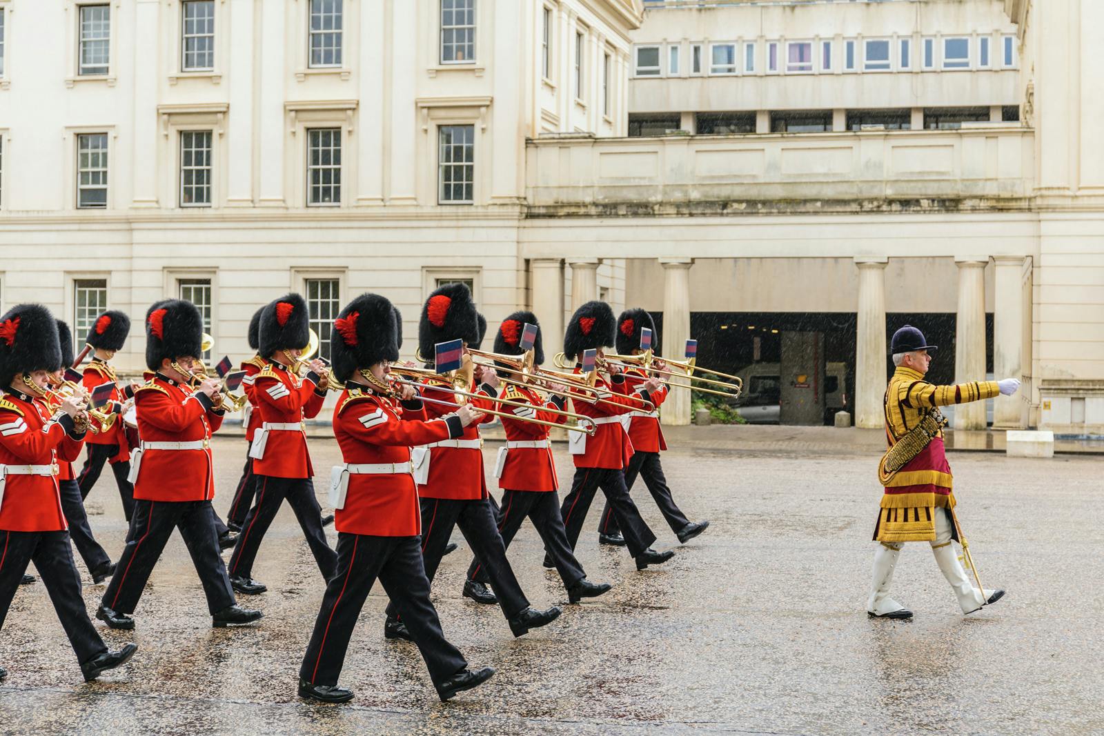 Camina con los guardias: ceremonias del Cambio de Guardia y Palacio de Buckingham
