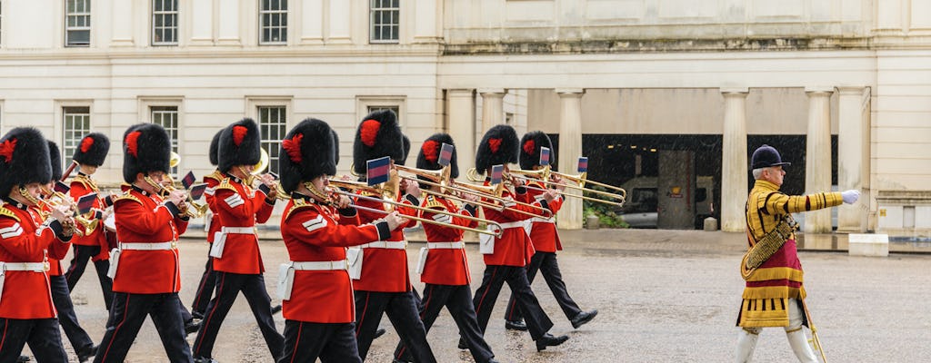 Marche com os guardas: cerimônias de Troca da Guarda e visita ao Palácio de Buckingham