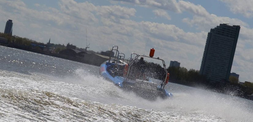 50-minütige Fahrt mit dem Thamesjet-Schnellboot