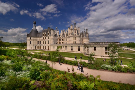 Private tour in Loire Valley with Chenonceau and Chambord and wine tasting at Caves Ambacia