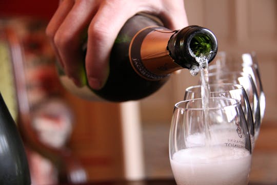 Privé champagnetour en proeverij bij Veuve Clicquot en lokale wijnmakerij