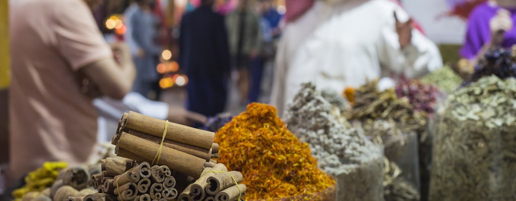 Verborgen schatten van het oude Dubai en de souks