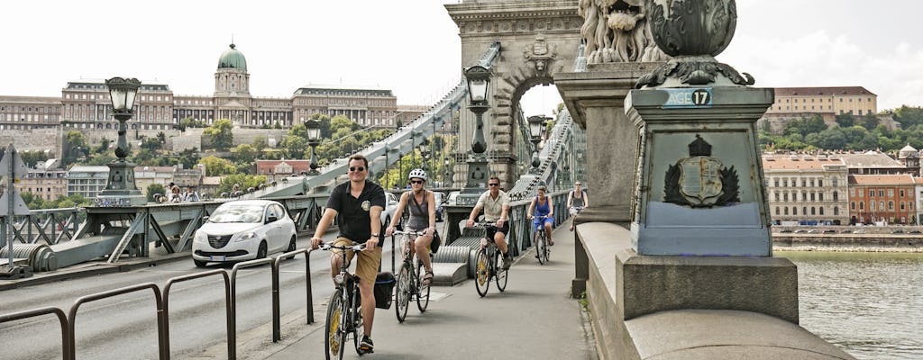 Passeio de bicicleta com vistas para o Rio Danúbio em Budapeste