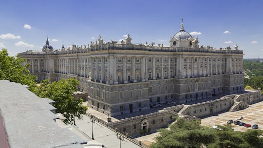 Gå-förbi-kön biljetter till Kungliga palatset i Madrid och rundtur med en expertguide