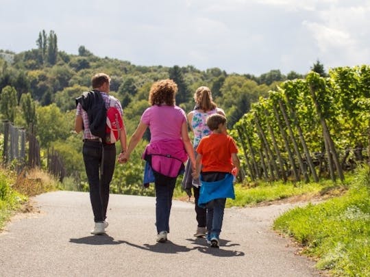 Dia de experiência na natureza no rio Neckar, perto de Stuttgart